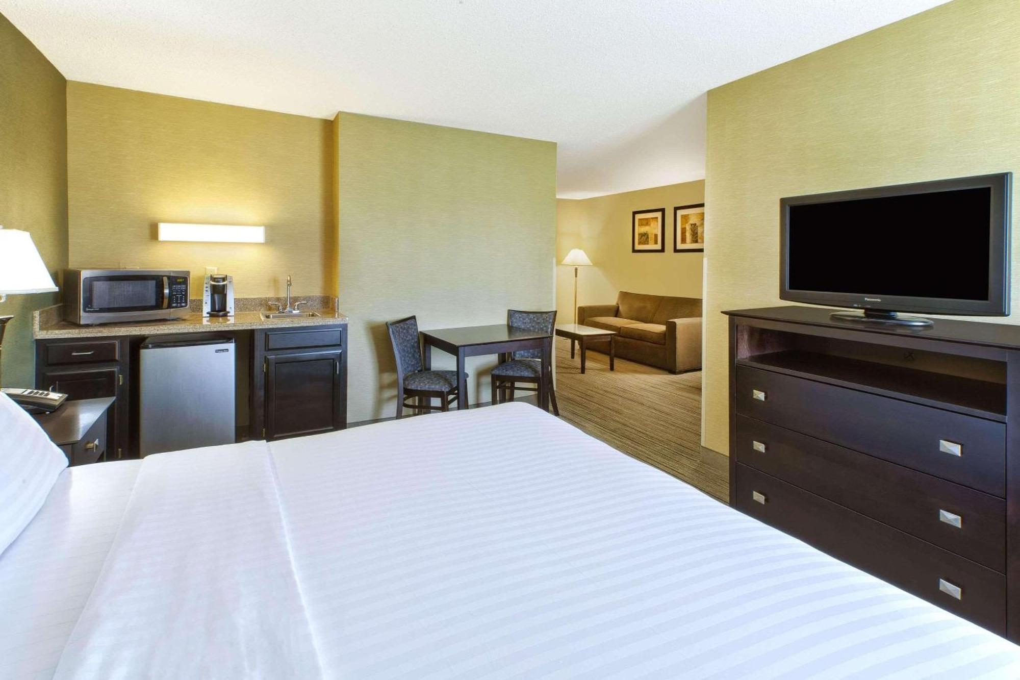 King Suite Whirlpool Non-Smoking